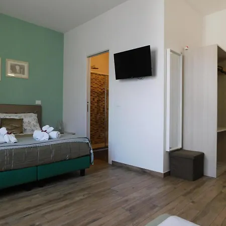 Porta Croce Guest house *